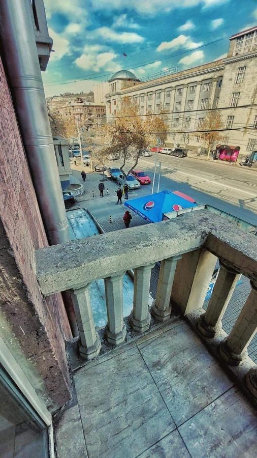 Шикарная Однушка На Абовяна Erevan Esterno foto
